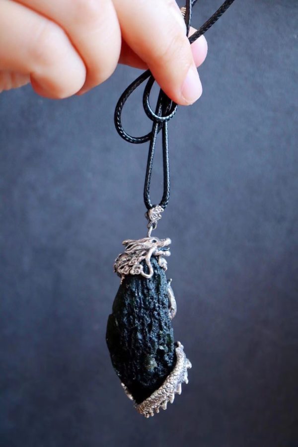 菩心晶舍的龙凤主题捷克陨石镶嵌:这款龙坠,一啸动千山-菩心晶舍