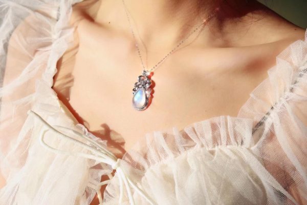 月光石九尾狐吊坠,重金呀,超细的工-菩心晶舍