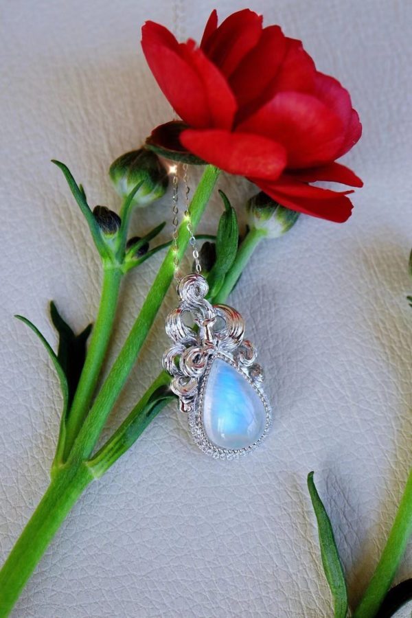 月光石九尾狐吊坠,重金呀,超细的工-菩心晶舍