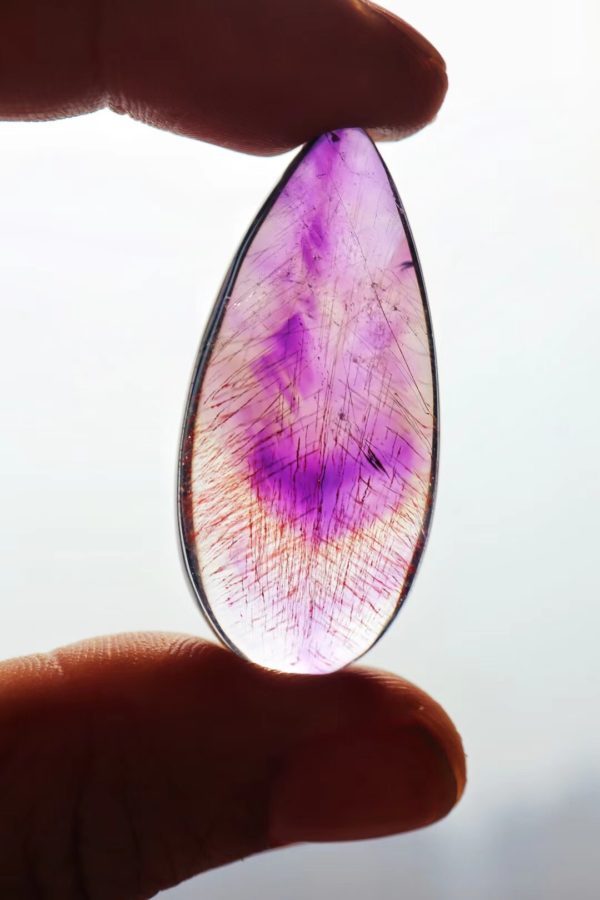 一颗紫发晶,用宝相花纹包裹,含有吉祥、美满的寓意-菩心晶舍