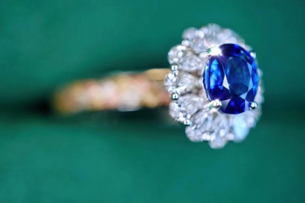 为什么英国皇室总是将蓝宝石作为婚戒？-菩心晶舍