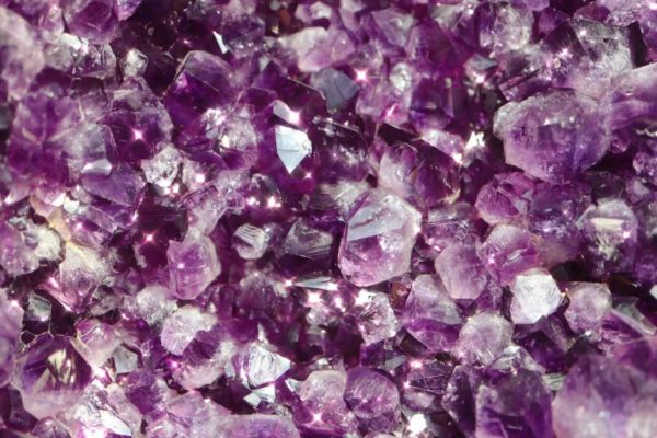 菩心的乌拉圭大紫晶簇,内涵一只含苞欲放的紫晶莲花-菩心晶舍