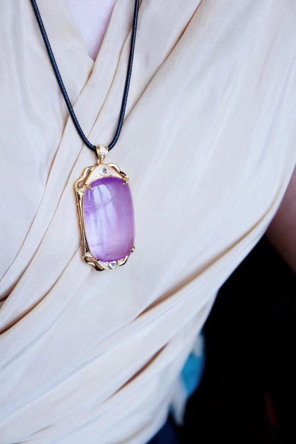 心轮晶石紫锂辉这一块方牌，太经典了，复古系的魅力-菩心晶舍