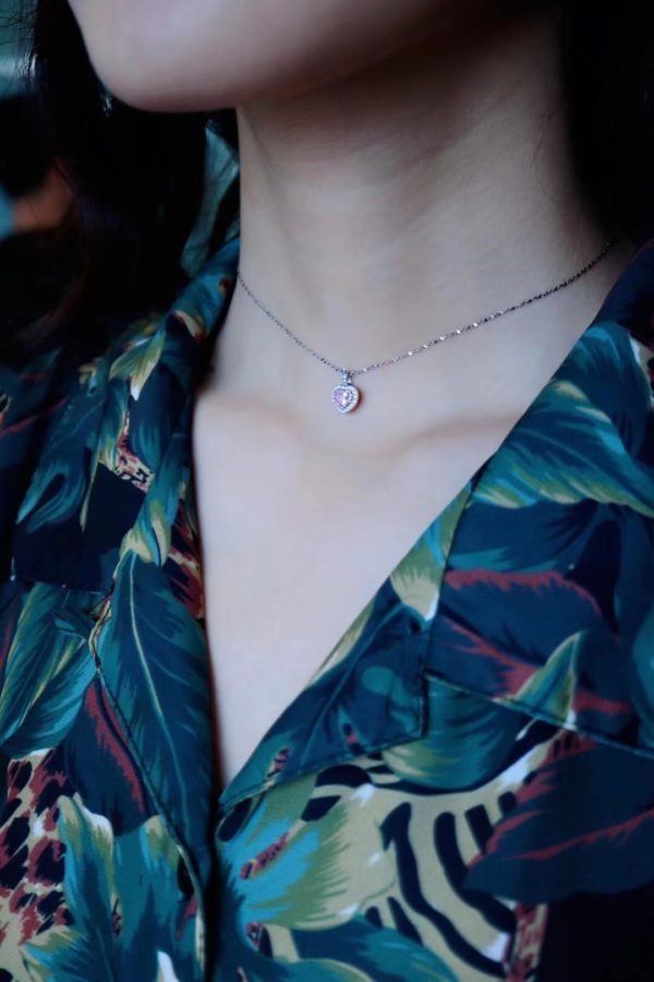 这一颗粉钻的小心机就在,可以吊坠戒指两用-菩心晶舍