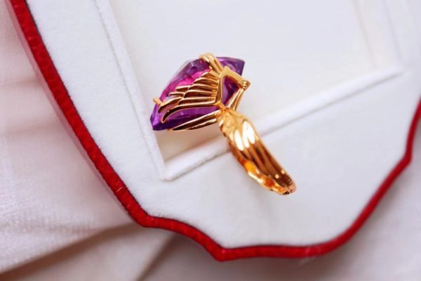 一组天使之翼和盾牌的紫晶守护设计,彰显了一种霸气-菩心晶舍