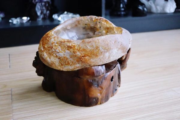 很老很老的一只带皮的白水晶聚宝盆,孤品难得-菩心晶舍