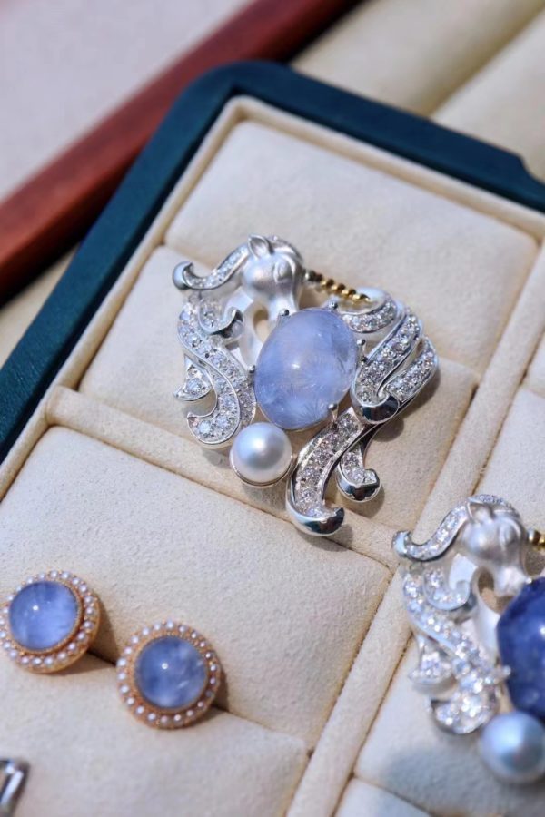 蓝发晶、蓝宝石、红宝石,仙仙的珠宝凉快下-菩心晶舍