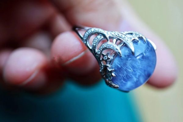 蓝发晶、蓝宝石、红宝石,仙仙的珠宝凉快下-菩心晶舍