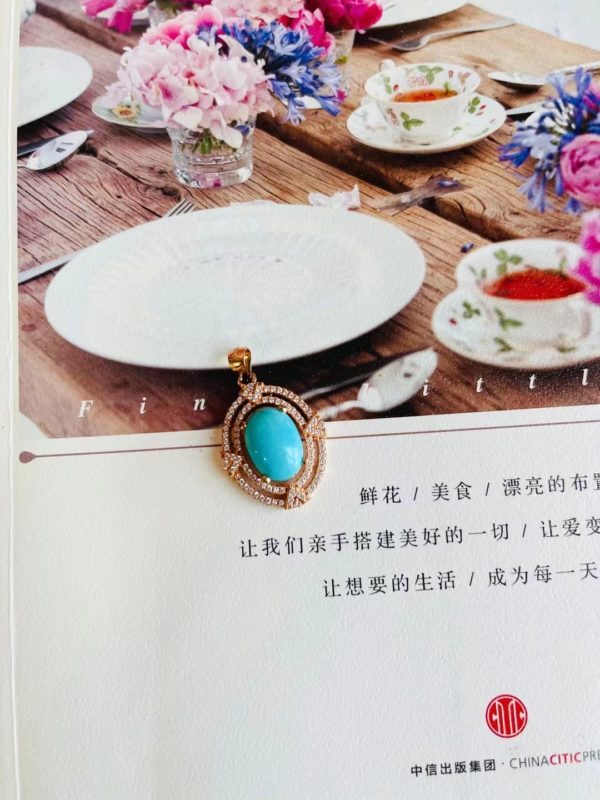 原矿高瓷高蓝的绿松石蛋面,纯银镀金镶嵌,超衬肤色-菩心晶舍