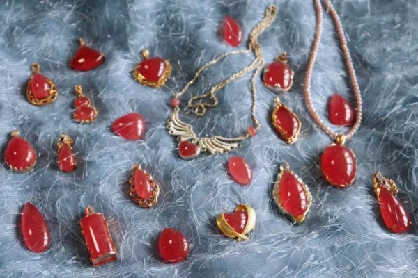 选颗红纹石,保持内心的温柔平和-菩心晶舍