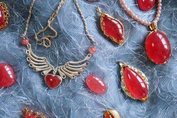 选颗红纹石,保持内心的温柔平和-菩心晶舍