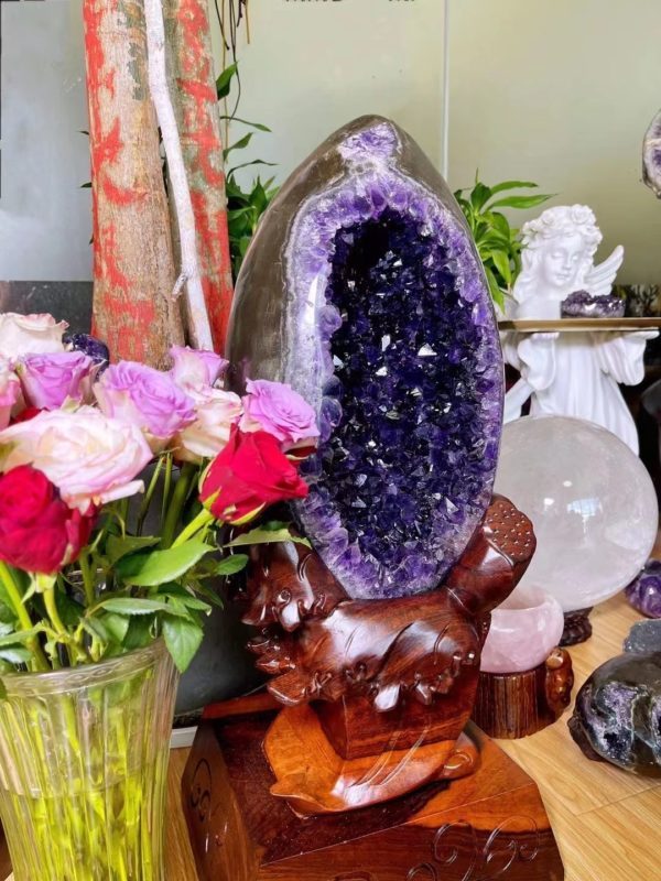 一只收藏级紫晶洞,远看似一盏心灯,可放于玄关,紫气东来-菩心晶舍