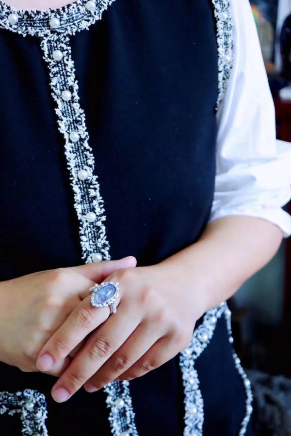 小香风蓝发晶戒指,气质和温柔的代表-菩心晶舍