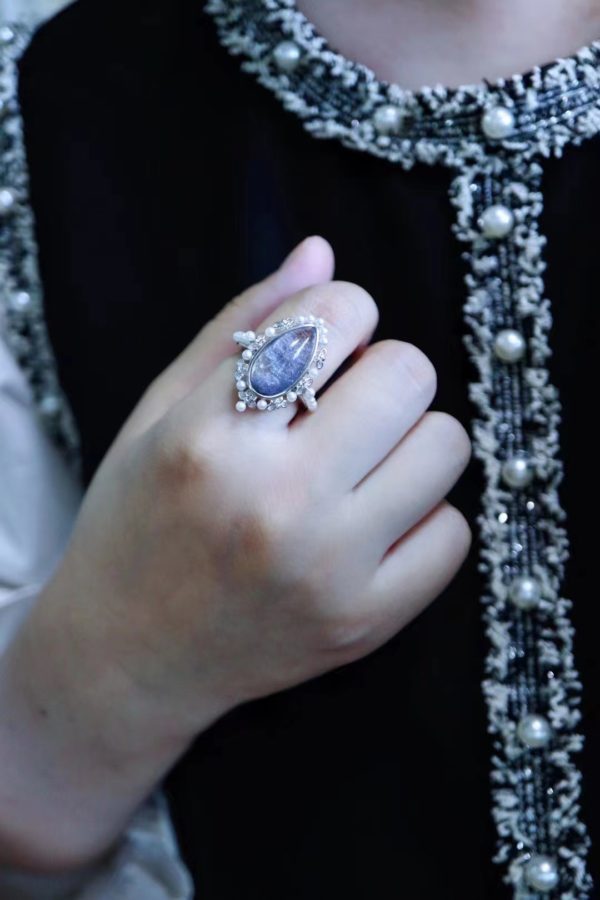 小香风蓝发晶戒指,气质和温柔的代表-菩心晶舍