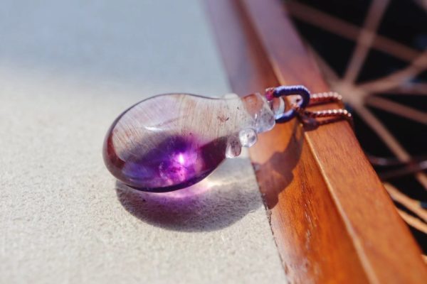一只超七紫发晶宝瓶吊坠,寓意吉祥、富贵和旺财-菩心晶舍