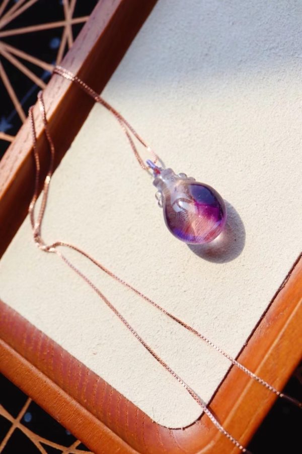 一只超七紫发晶宝瓶吊坠,寓意吉祥、富贵和旺财-菩心晶舍