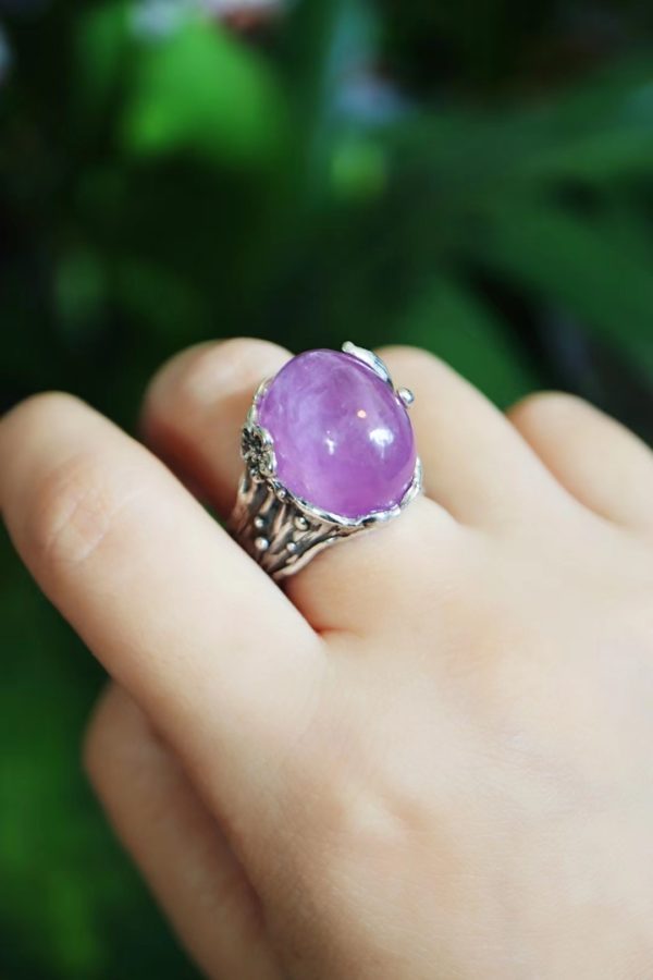 这一枚紫锂辉蝶恋花戒指，带着魔法-菩心晶舍