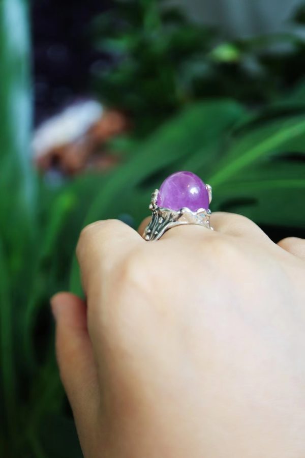 这一枚紫锂辉蝶恋花戒指,带着魔法-菩心晶舍