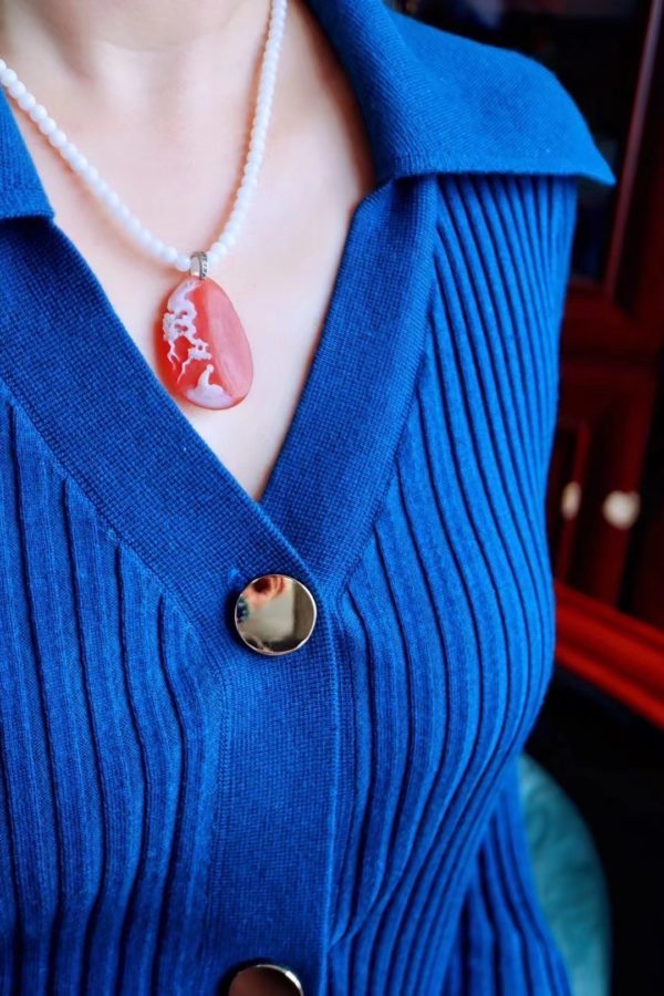 一款观自在·俏色巧雕南红玛瑙吊坠-菩心晶舍