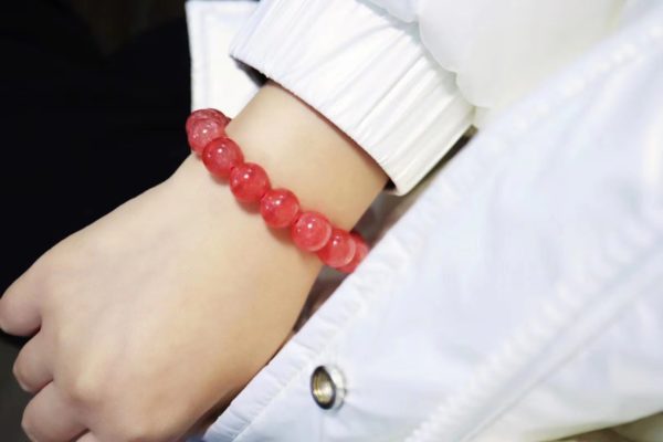 暗光线看红纹石,心动了-菩心晶舍