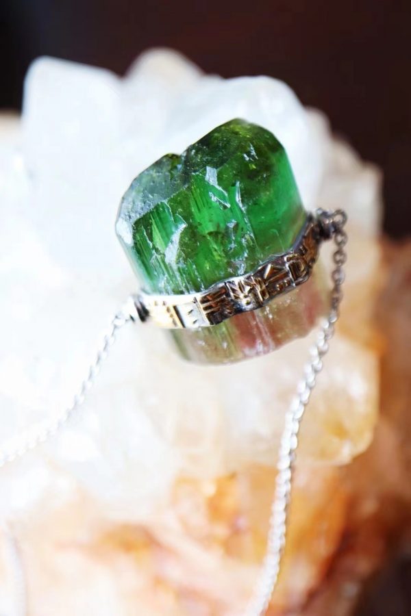 西瓜碧玺什么颜色最珍贵-菩心晶舍