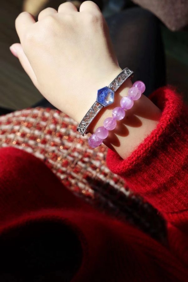 蓝发晶耳钉,蓝发晶真的是人间温柔-菩心晶舍