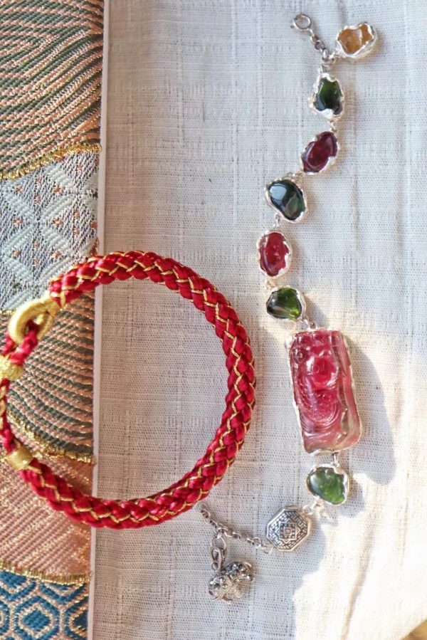 一条碧玺的年年有余,再加一条超气质的暗红龙鳞手绳,年味来了-菩心晶舍