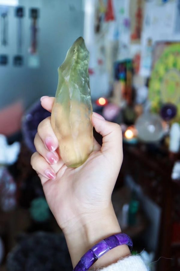 一把世间绝无仅有的黄金陨石短刀即将问世-菩心晶舍