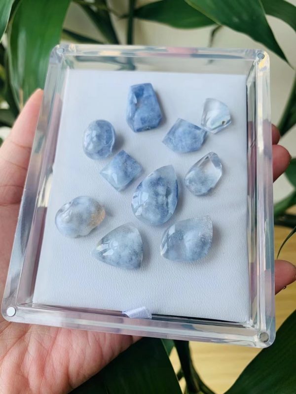 一组蓝发晶原石，少见的雪山之巅-菩心晶舍