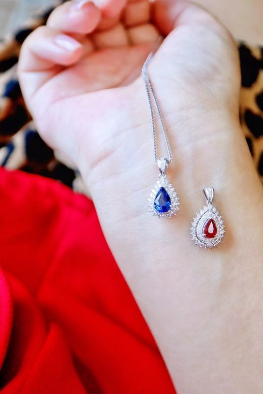 红宝石热情，蓝宝石坚贞， 两种气质都很经典-菩心晶舍