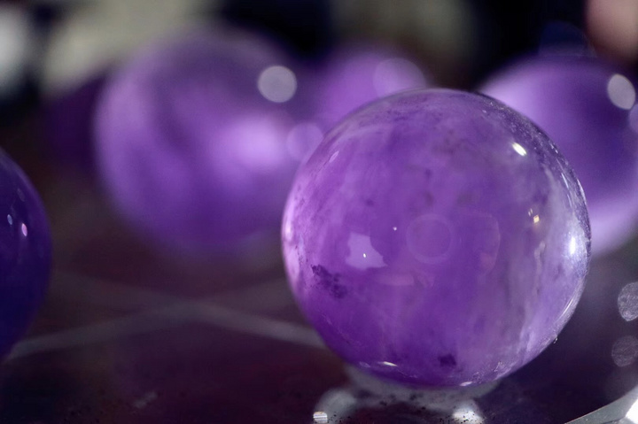 【菩心 | 紫晶球七星阵】紫水晶是自然界最天然的镇静剂-菩心晶舍