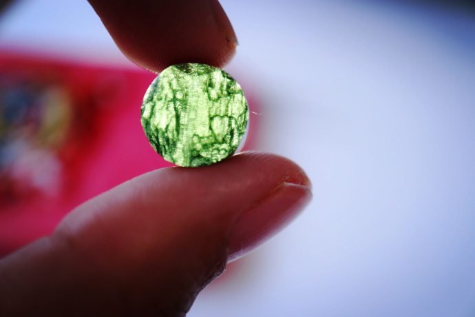 捷克陨石原石 捷克陨石原皮向外,大卫星向内,有意思。 -菩心晶舍