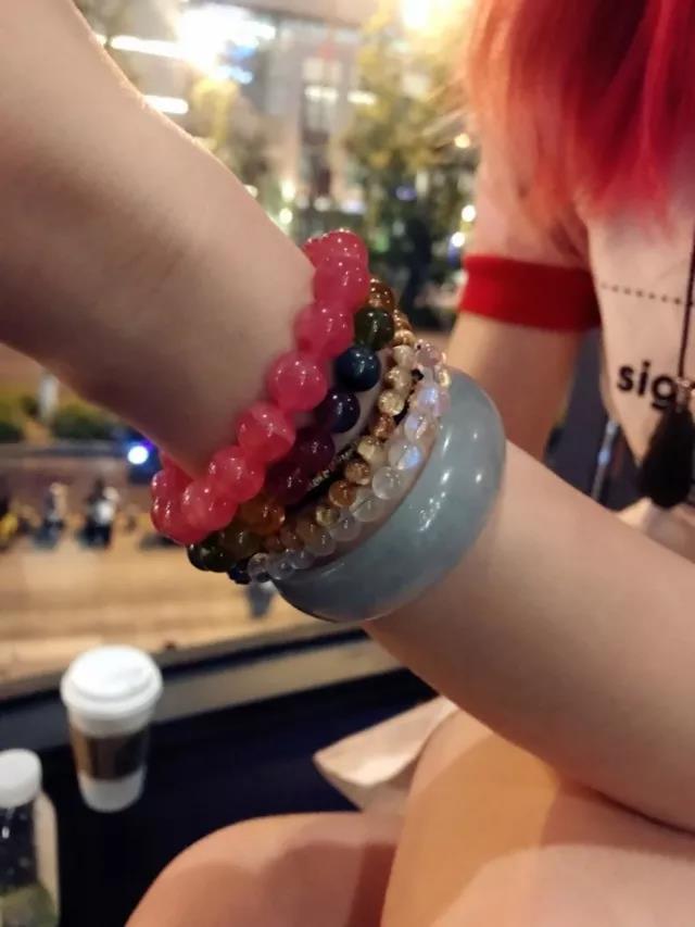 菩心晶舍客户返图-钛晶、红纹石、碧玺、月光石、捷克陨石 新手入坑,水晶应该戴左手还是戴右手?-菩心晶舍