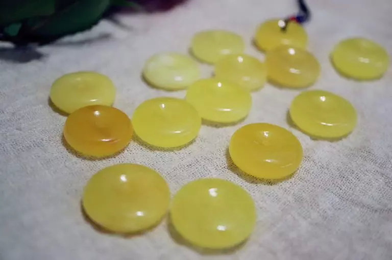 蜜蜡平安扣 新年为什么要送水晶玉石?原来有这些美好寓意!-菩心晶舍