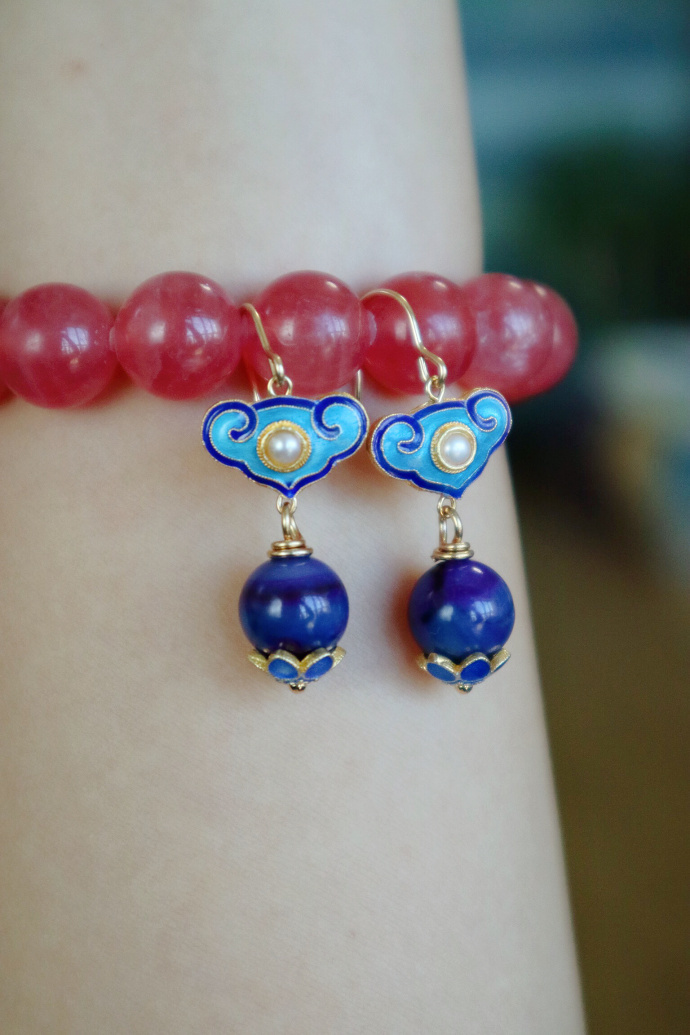 舒俱来复古耳饰，红纹石手串