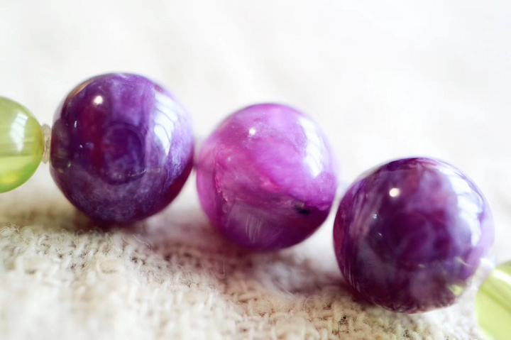 【橄榄石 | 紫龙晶 】玉化紫龙晶搭配，平添许多灵气的同时竟美得如此和谐-菩心晶舍