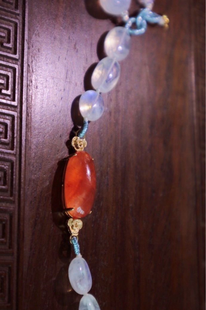 月光石|红纹石-18k祥云 【月光石|红纹石-18k祥云】一条轻奢红纹石搭配月光石(手磨珠)-菩心晶舍