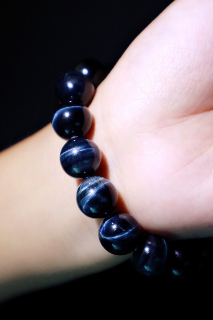 鹰眼石7373绝美的蓝光猫眼犹如极光艳彩一样