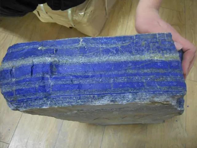 青金石新矿原石