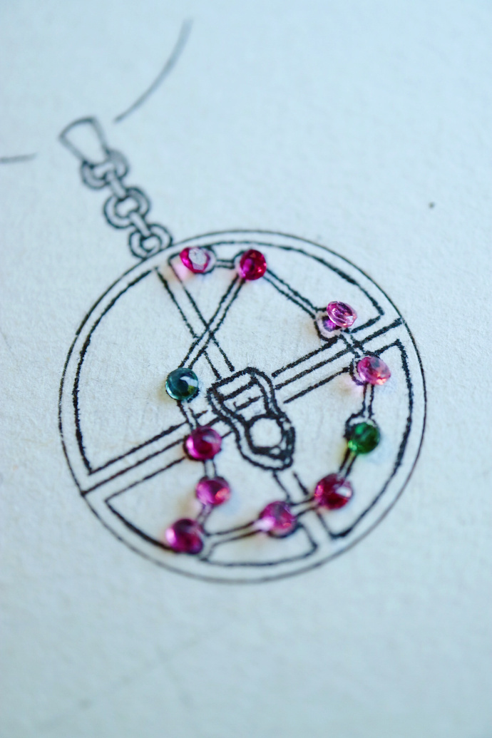 黑钛晶星座“香囊盒”