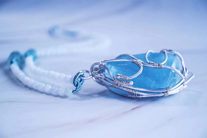 【菩心-海蓝宝原石】纯净的蓝里，泛着如雪的折射-菩心晶舍
