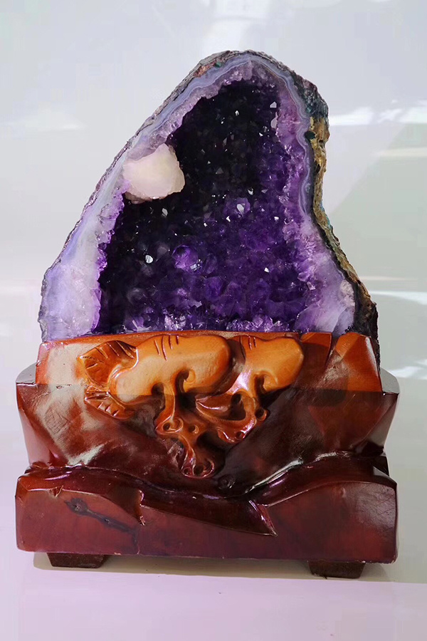 【天然原矿紫晶洞】这只可爱的原矿紫晶洞，产自巴西，晶簇的净度非常高-菩心晶舍