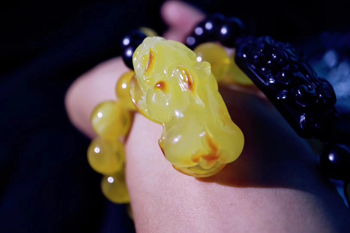 蜜蜡 | 小叶紫檀 | 百搭挂件