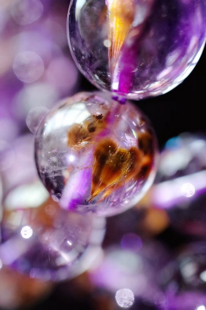 『紫钛晶』 紫钛晶，是紫水晶和钛晶的伴生矿-菩心晶舍