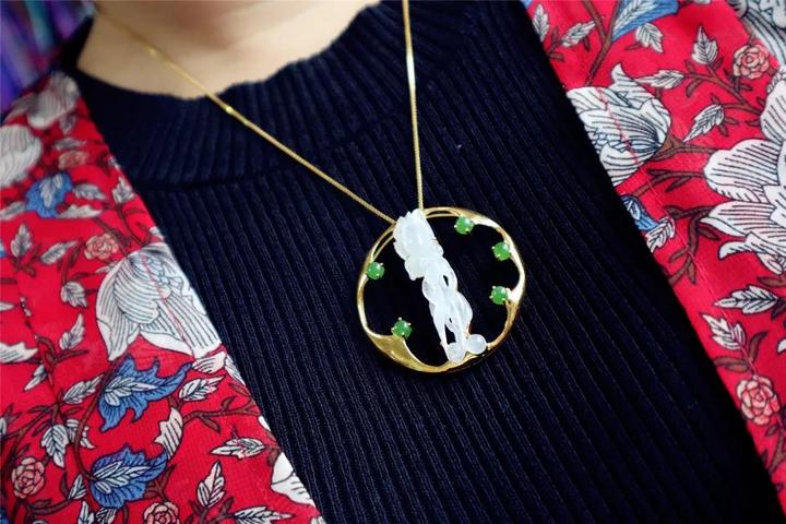 翡翠18K金镂空项链