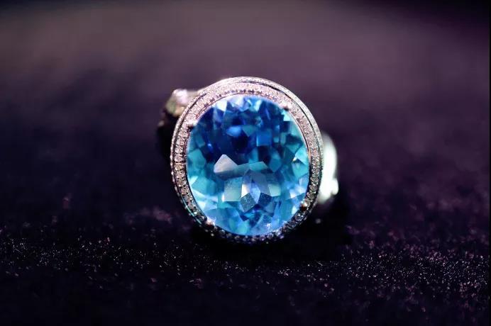 托帕石白金海豚戒指|爱的守护