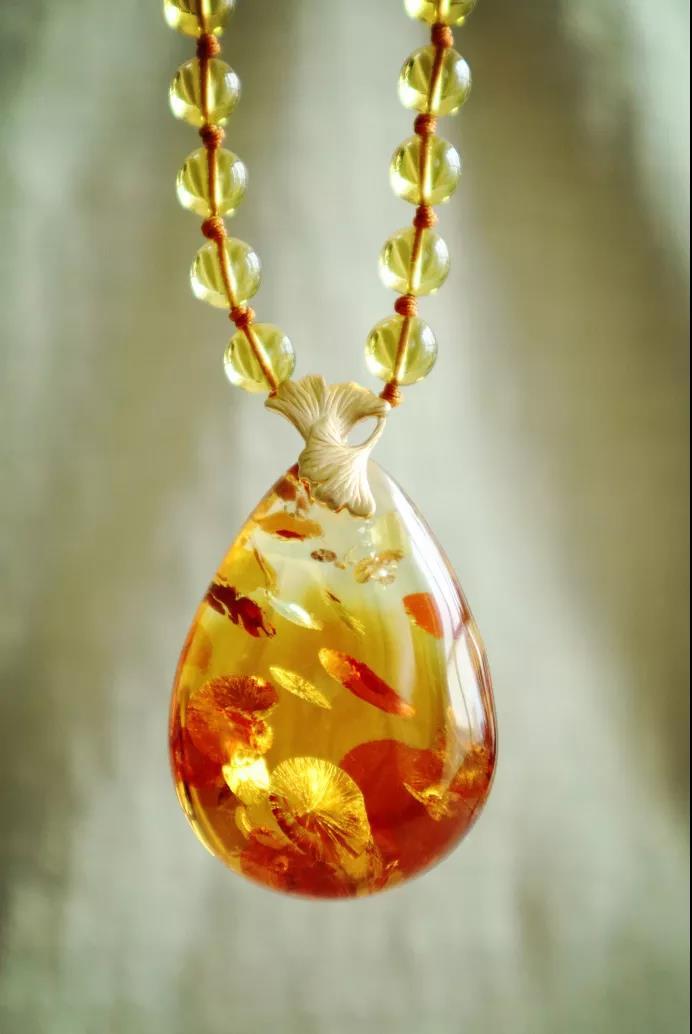 花珀18K金银杏女款吊坠